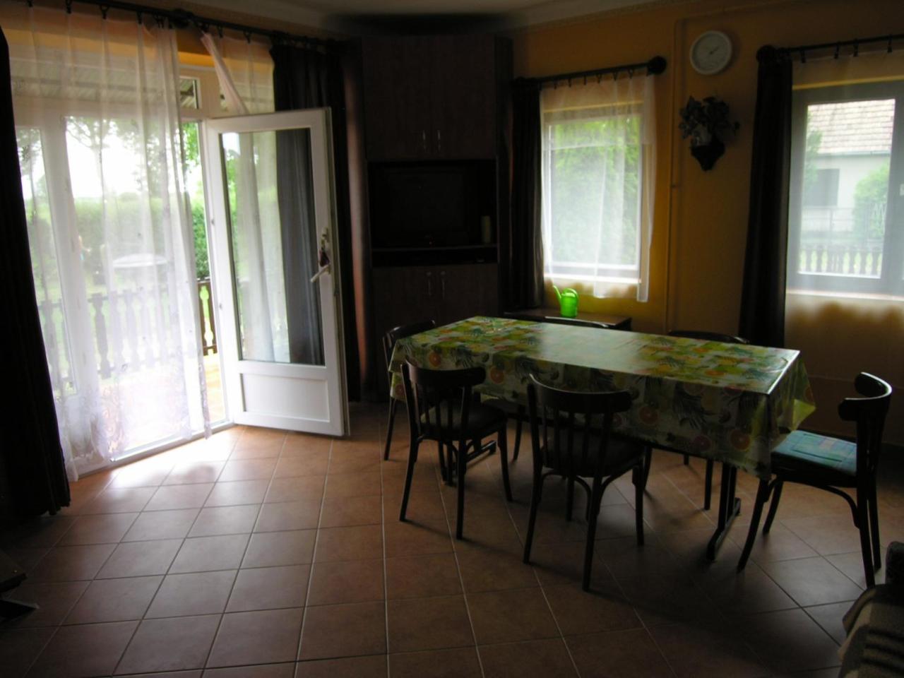 Holiday Home In Balatonmariafuerdo 19426 Esterno foto